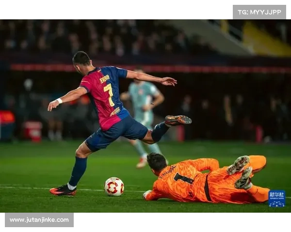 如何模仿莱万多夫斯基的射门技巧提升进攻水平